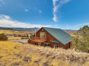 3 Mi to Trails: Secluded Eagar Cabin w/ Mtn Views!