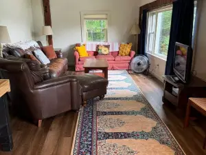 Charming 2-bedroom barn in Northfield with WiFi and AC