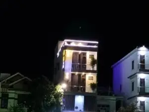 Hoa Mai Plus Hostel