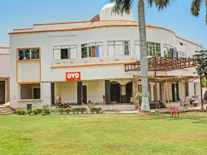 OYO 89841 Buddha International Hotel