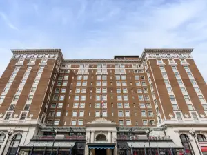 Amway Grand Plaza, Curio Collection by Hilton