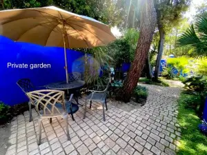 Studio with Beautiful Private Garden on the Forest in Domino
