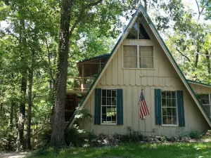 Charming Cabin 300 Yards from Free Boat Launch & Swimming Area