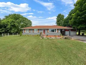Charming 3-bedroom house "Cavern" with tons of amenities in Cave City.