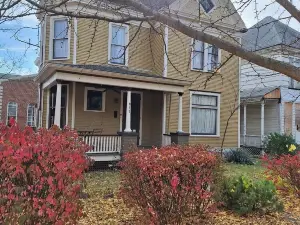 The John Sydney House -  Family and Pet Friendly Historic Home Downtown
