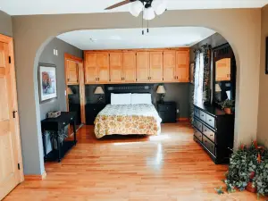 Townhome with Botanical Garden,  Pond, Pool Access, Arcade, and Theater