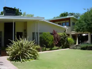 Cedar Lodge Guest House