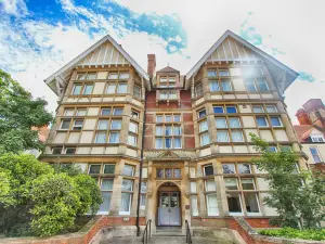 Yarrow Hotel