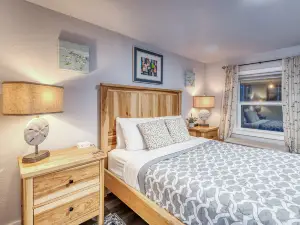 Stunning Seaside Haven - Spacious, Modern, Chic