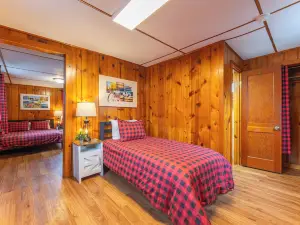 Vacation UniquEly cottage #3