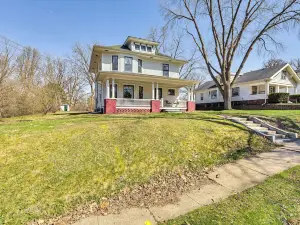 '체스넛 힐' 빈티지 농가, 데크 및 마당 있음