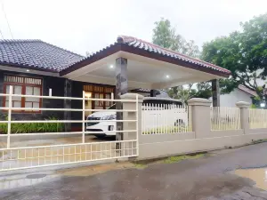The Priangan Guest House @ Buniseuri