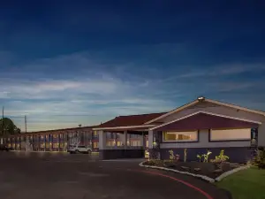 Econo Lodge Inn & Suites