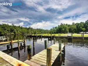 Everglades City Trailer Cabin Boat Slip and Porch!