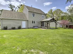 Cozy Wisconsin Springs Home < 2 Mi to Dtwn!
