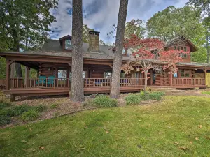 Hot Tub, Grill: Hilltop Log Cabin in Hot Springs!