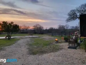 River RV, Romance Glamping Pup Paradise Riverside
