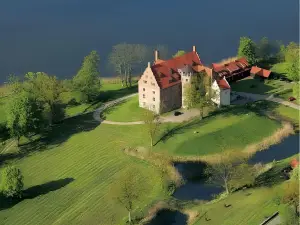 Schloss und Gut Ulrichshusen