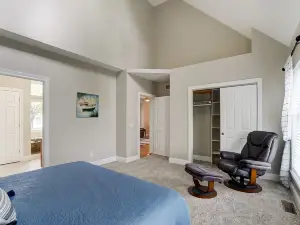 Secluded Lake Front House with Pool -