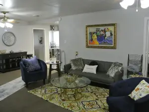 Charming 2-bedroom Craftsman in Vernon with AC, Wi-Fi and large back porch.