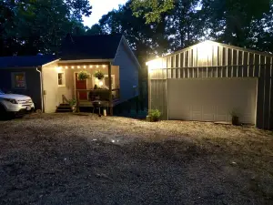 Private Meramec River Frontage!! Cozy Cabin with Amazing views!  Available now!!