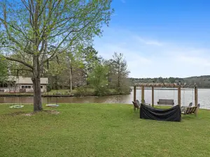 3 Bedroom Lake Front Cabin, Kayaks, Fire Pit and More!