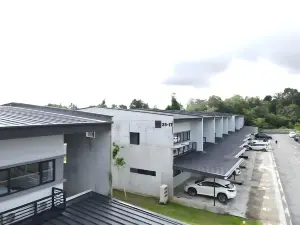 ROXY SEMATAN BEACH TOWNHOUSE (DELUXE A+)