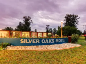 Silver Oaks Motel