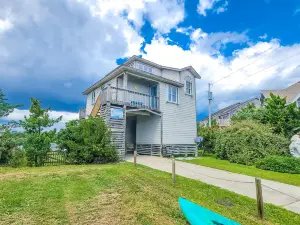 Waterfront home on a sound canal with shallow dock & sunset views - 2 dogs OK