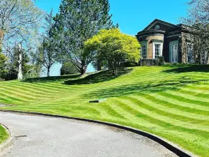 De Courceys Manor Suites & Cottages