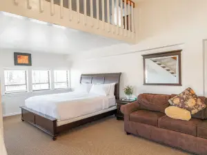 Road Creek Inn