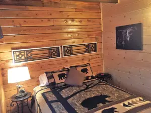 Comfortable Canada Cabin - DIRECT ATV AND SNOWMOBILE TRAIL ACCESS!