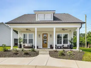 Walk to Boat Ramp Lake Greenwood Getaway!