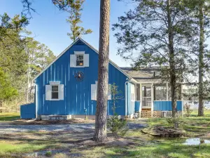 강 접근 가능한 개 친화적인 웨스트오버 코티지!