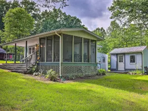 Rustic Hideaway w/ Fire Pit < 1 Mi to River!