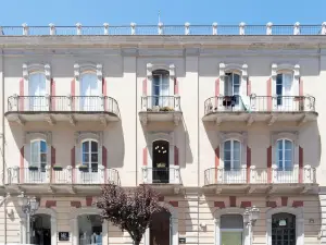 Reverse Art Hotel