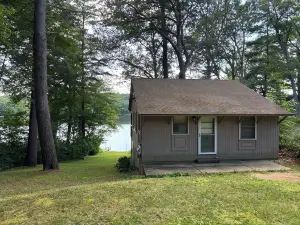 Brimfield Waterfront cottage