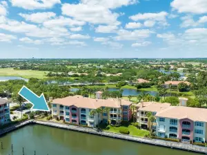 Beautiful & Cozy Vero Beach Condo - over looking the marina of Grand Harbor