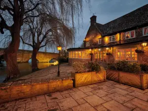 เดอะ โรส รีไวฟด์ บาย เชฟ แอนด์ บริวเวอร์ คอลเลคชั่น