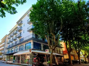 Lively Hotel