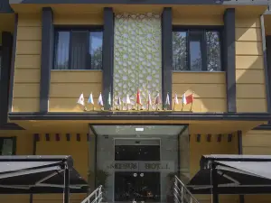 Vira 10 Hotel