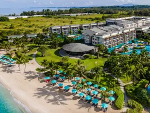 Le Meridien Khao Lak Resort & Spa