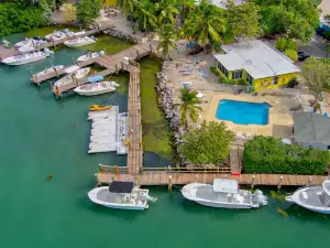 Captain Pip's Marina & Hideaway