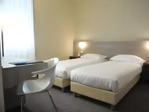 Hll Hotel Lungolago Lecco-Como Lake