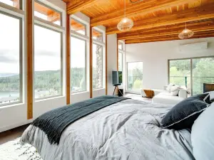 Mid-Century Escape Lake Views, Steps to Cave Bay!
