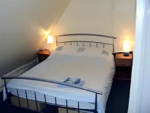 Three Horseshoes Inn