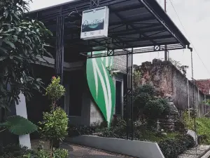 Almeria House Lake and Hill View Tasikmalaya