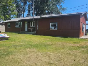 BEAUTIFUL HOME ON SAGINAW BAY