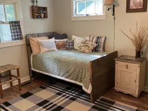 Updated Cottage & Nearly and Acre of Land Peace & Quiet...Stars Abound!