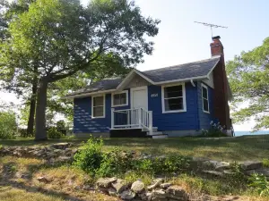 Cabin with 150 ft of beach front and amazing sunsets and sunrises!
